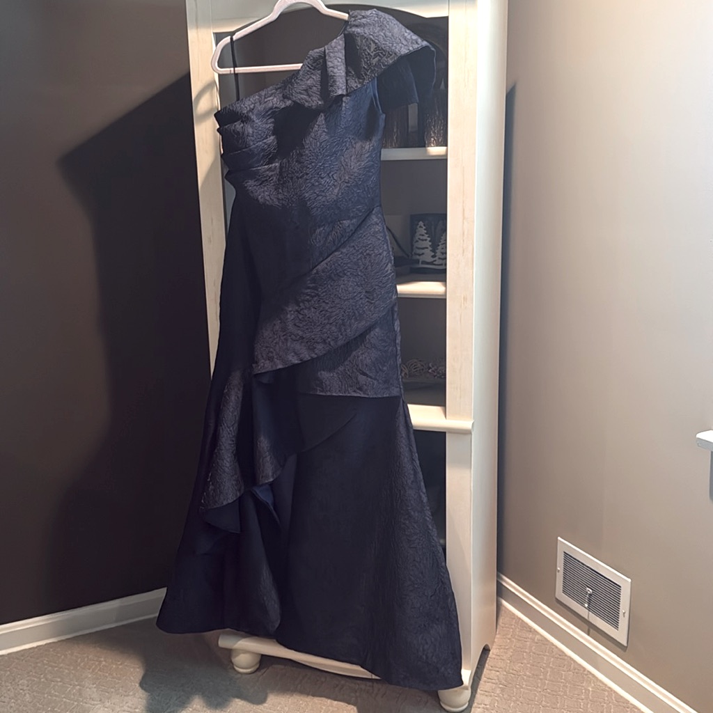 Nwot Beautiful Navy One Shoulder Jaquard Gown. Sized 16 But Measures 12.